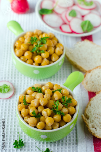 Boiled chickpeas in a green bowl
