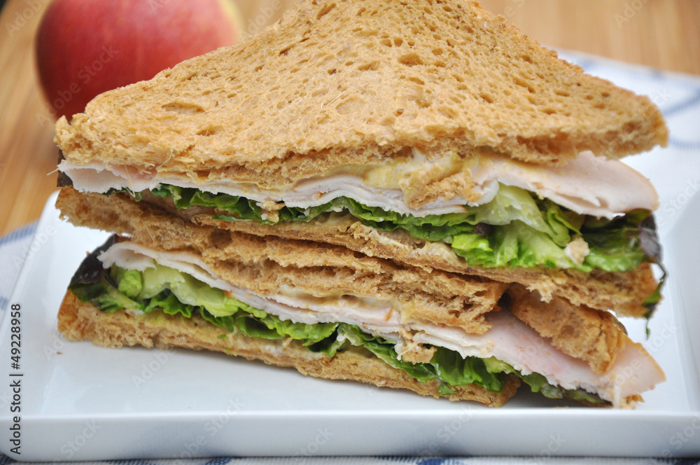 Vollkornsandwich mit Apfel