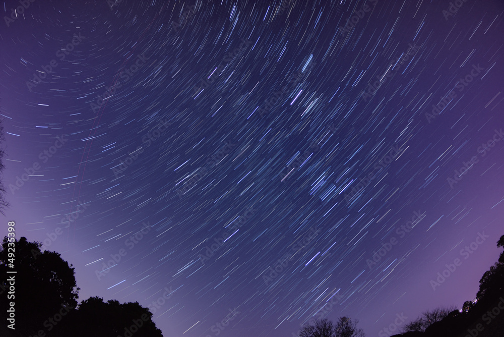 Fototapeta premium 回る冬の星空