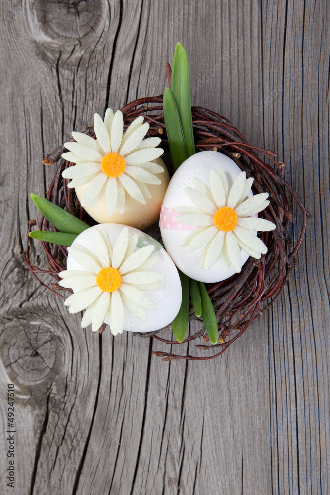 Naklejka premium Colorful easter eggs in a nest