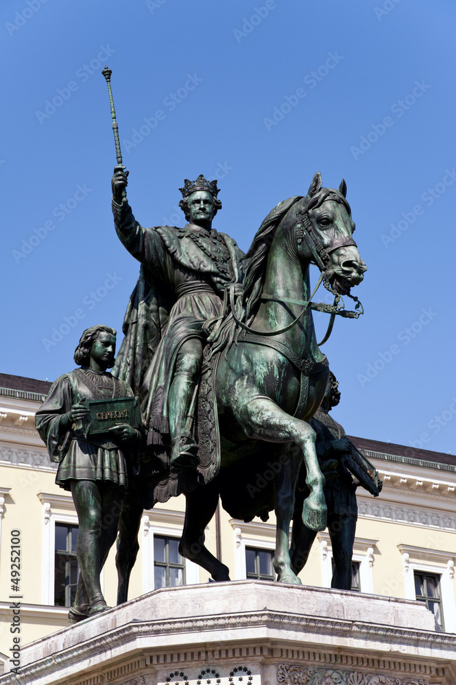 München Denkmal Ludwig I. auf der Leopoldstraße