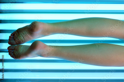 girl legs in a solarium