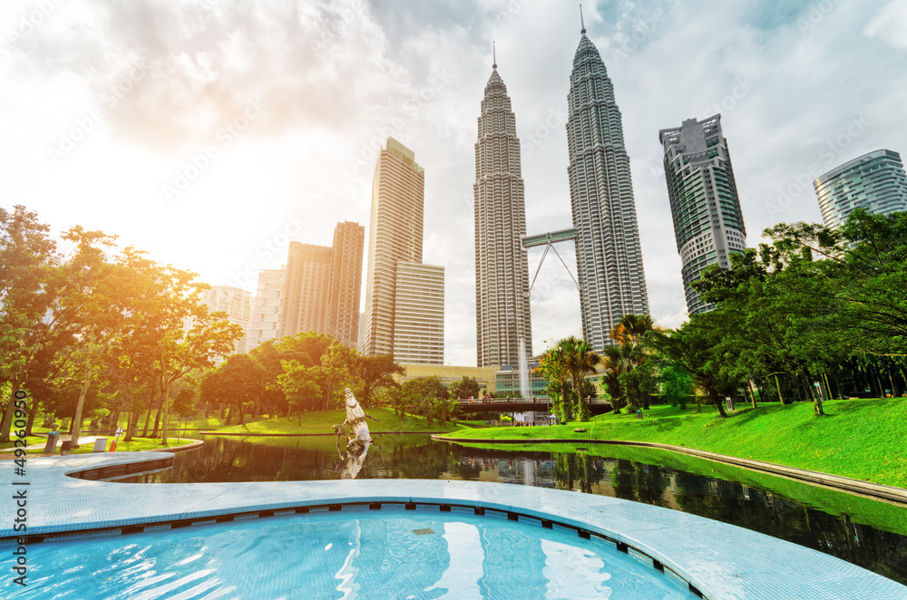 Fototapeta premium Śródmieście Kuala Lumpur w dzielnicy KLCC