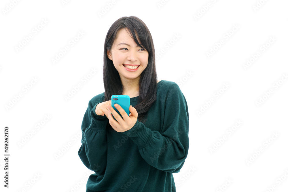 スマートフォンを使う女性 スマートフォンを使う女性
