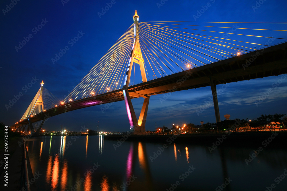 Obraz premium King Bhumibol Mega at twilight