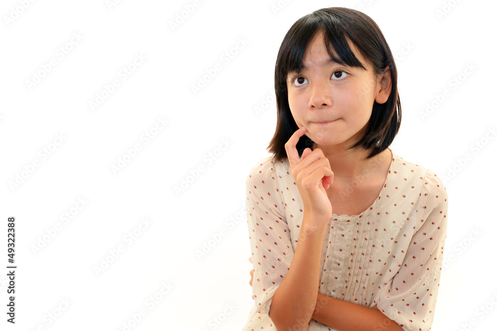 考え事をしている女の子 考え事をしている女の子