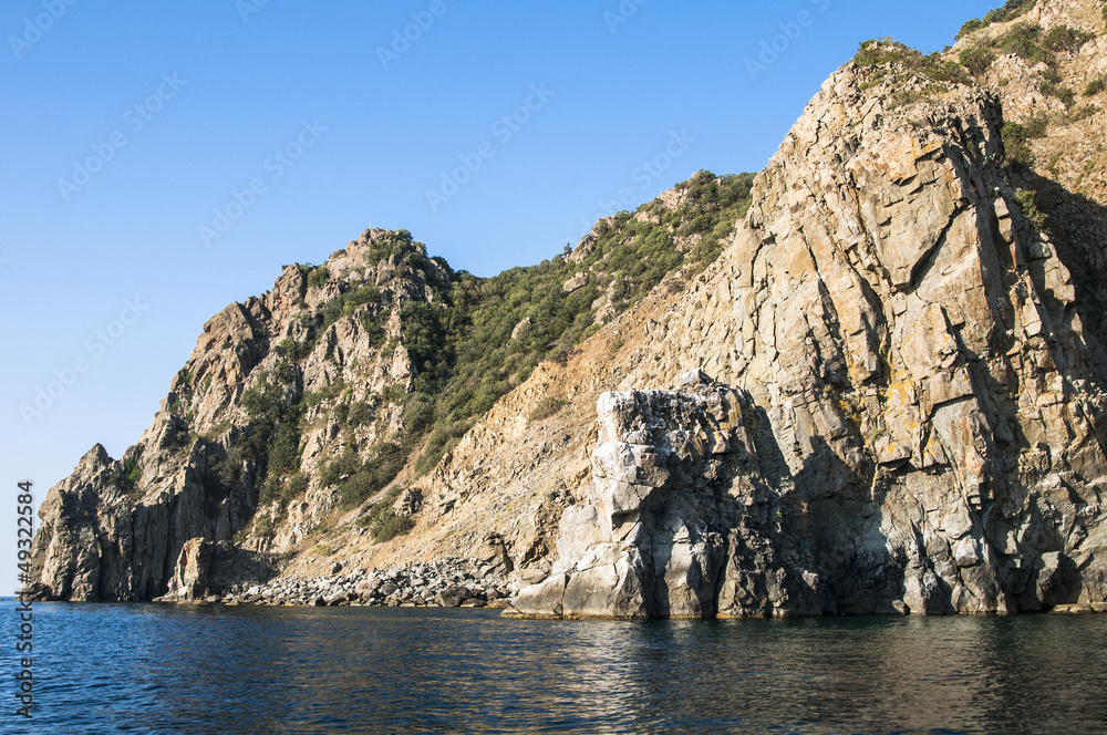 скалы и море