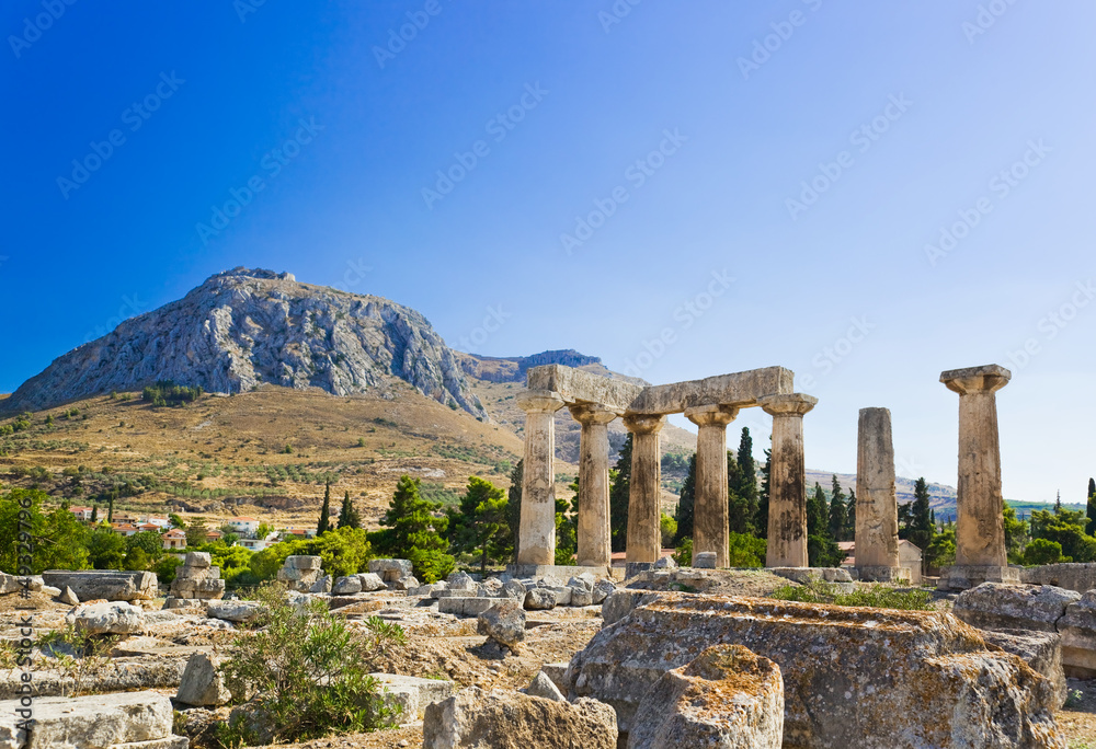 Ruins of temple in Corinth, Greece - obrazy, fototapety, plakaty 