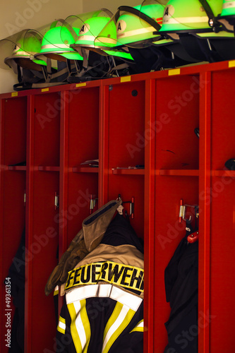 Feuerwehr Jacke und Helme für den Einsatz