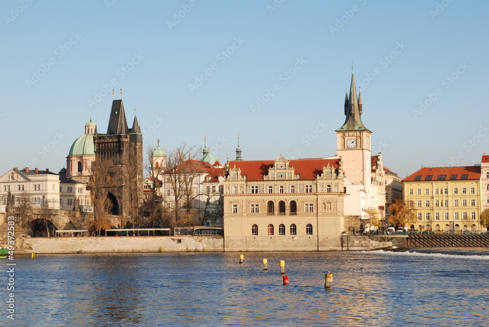 Blick über die Moldau auf die Prager Altstadt