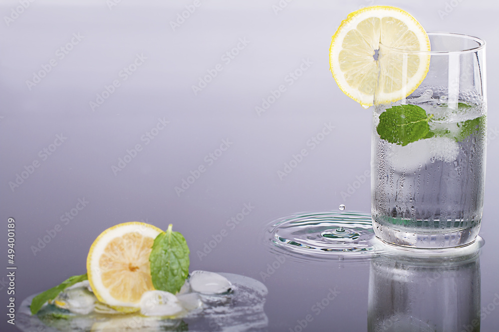 Fototapeta premium Fresh lemon drink with mint.