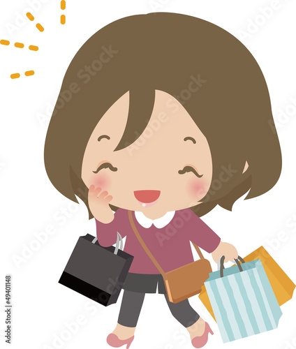 買った荷物を提げて楽しそうな若い女性