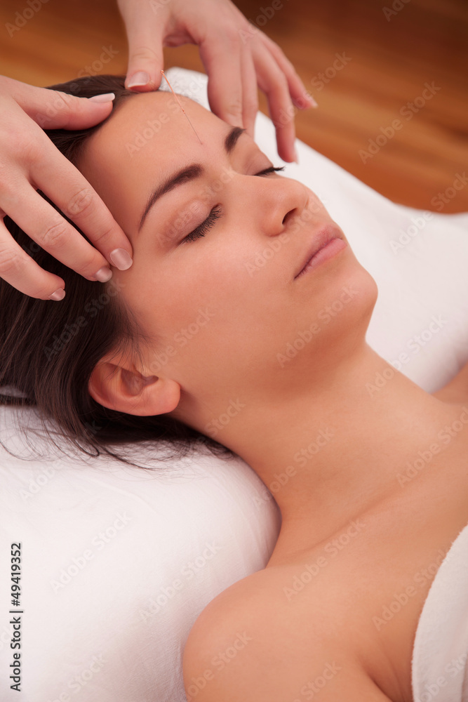 Massage treatment of the head