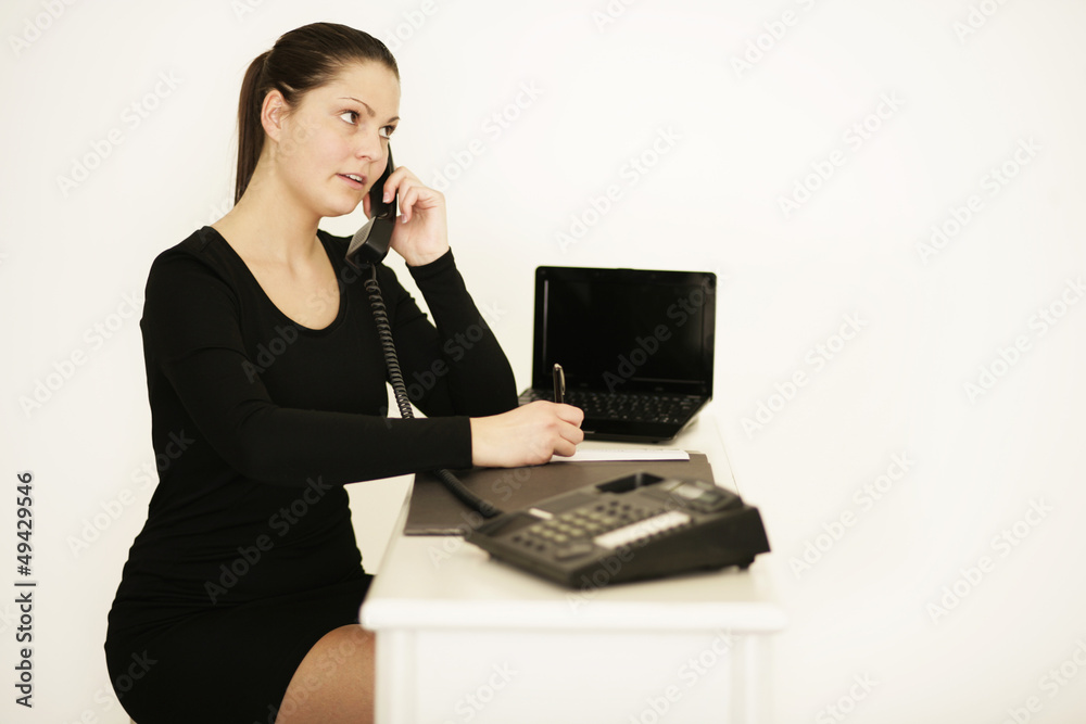 junge Geschäftsfrau telefoniert junge Geschäftsfrau telefoniert