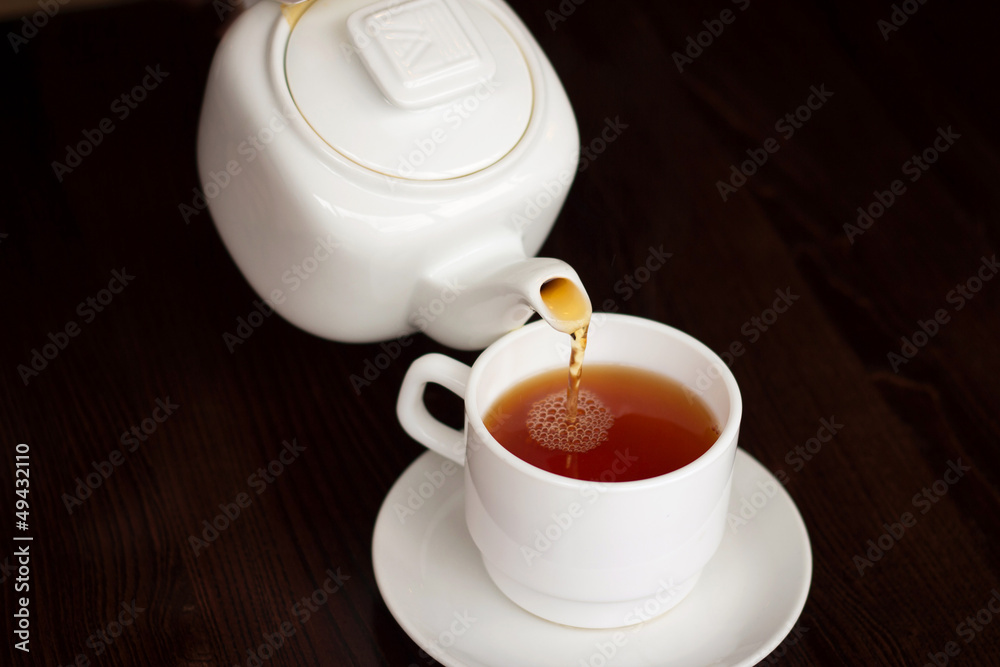 Obraz premium We give hot some tea