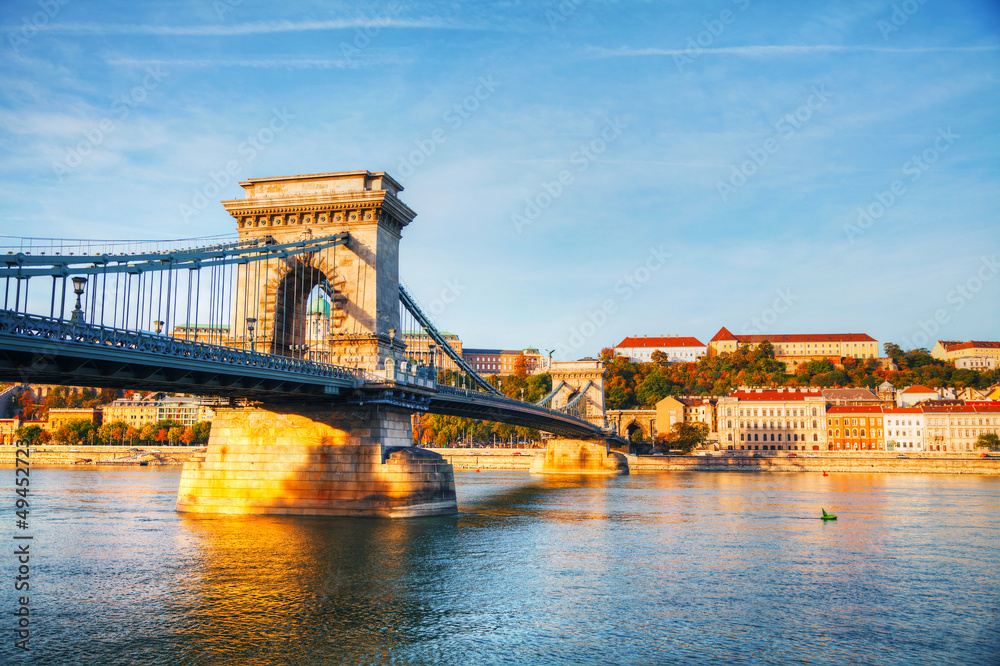 Obraz premium Szechenyi chain bridge in Budapest, Hungary