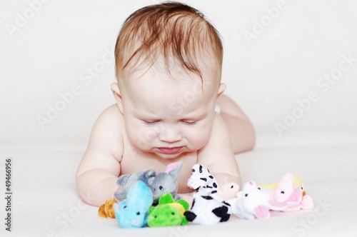 The baby plays small plush toys 4,5 months