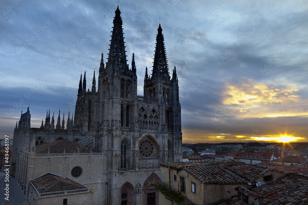 Catedral de Burgos al anochecer.