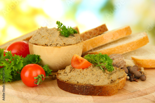 Composition of fresh pate, tomatoes and bread,