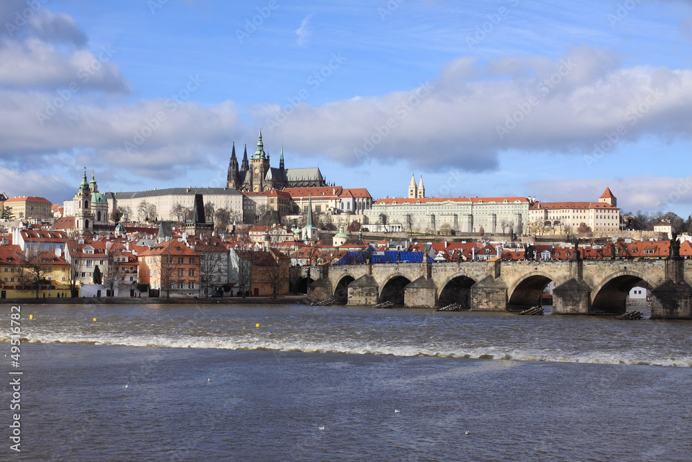 Obraz premium Winter Prague gothic Castle with the Charles Bridge