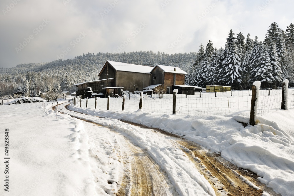 Ferme isolée hiver