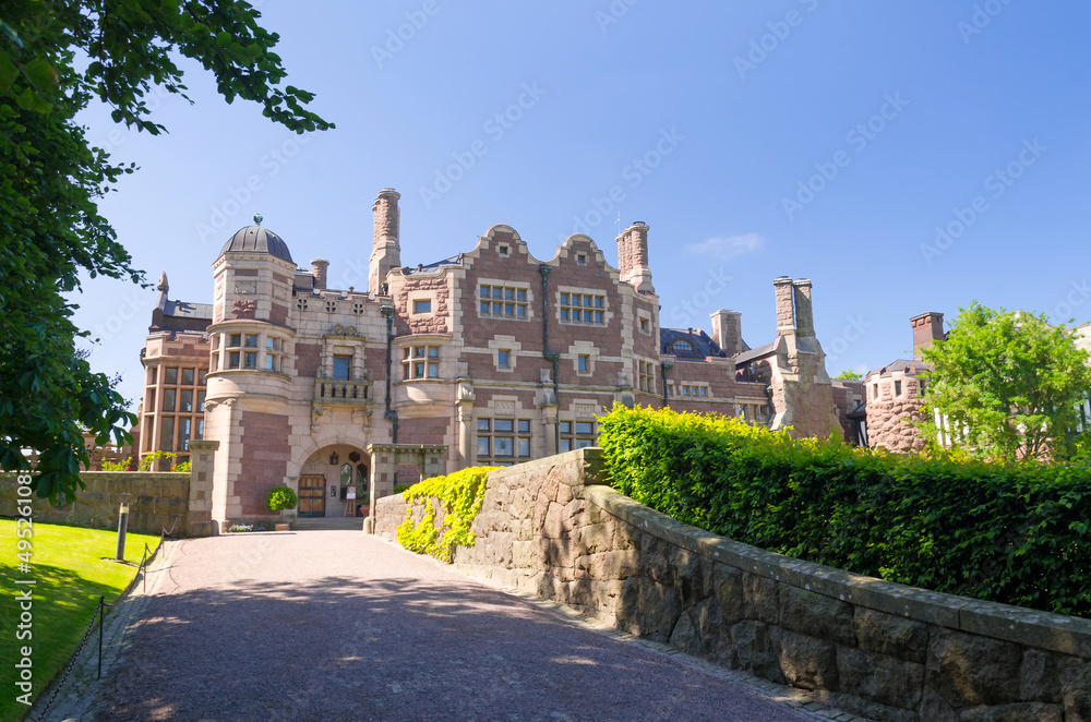 Fototapeta premium Entry road to beautiful castle