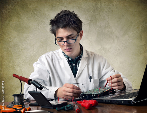 Electronic technician photo