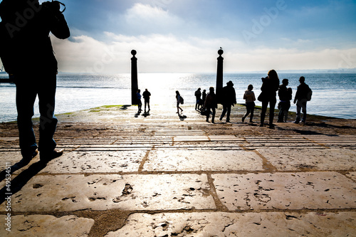 Turistas en la orilla del Tajo - Lisboa