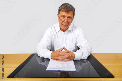 Canvastavla business man sitting at his desk