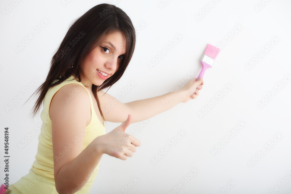 Ragazza con pennello rosa