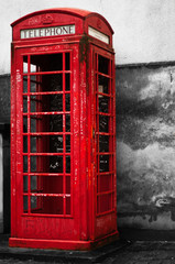 Papier peint photo Rouge, noir, blanc Cabine téléphonique rouge anglaise  © pixarno