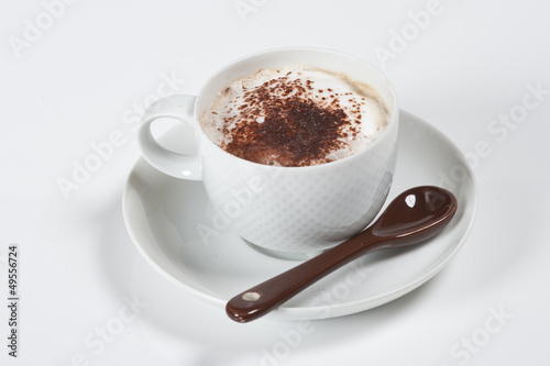 tazza di caffè con latte e cacao