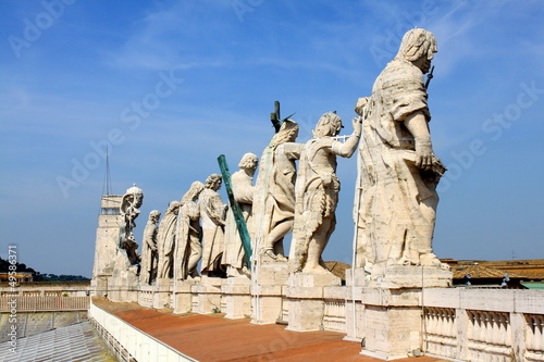 Statues de la Basilique Saint-Pierre de Rome - Italie © Open Mind Pictures