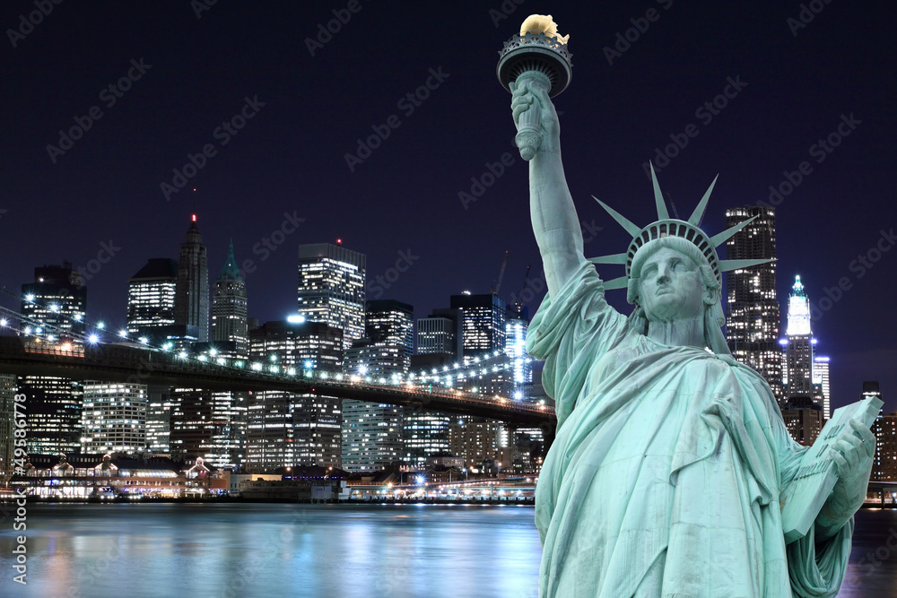 Obraz premium Most Brookliński i Statua Wolności w nocy