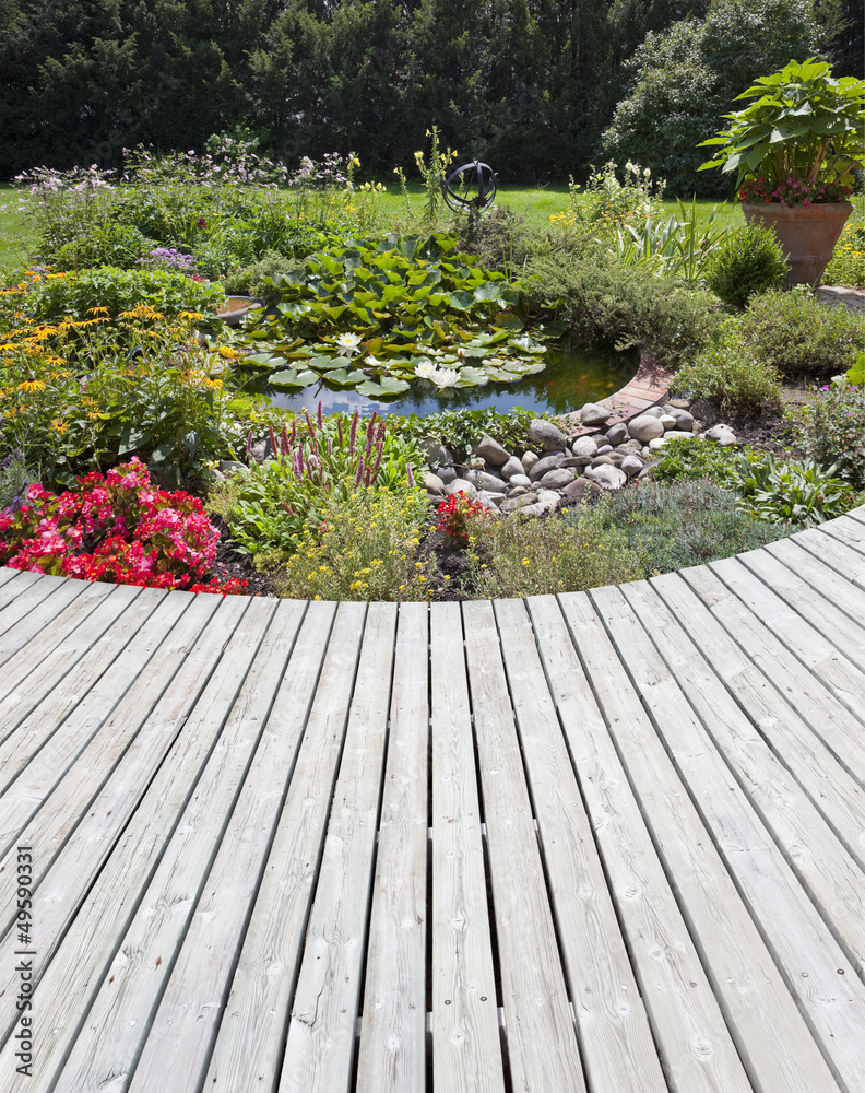Gartenanlage mit Teich StockFoto Adobe Stock