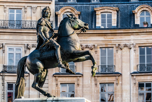 Canvas Print vercingetorix square statue paris city France