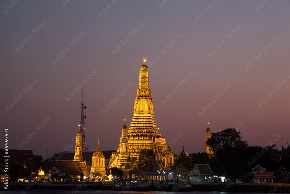 Wat Arun in the evening.