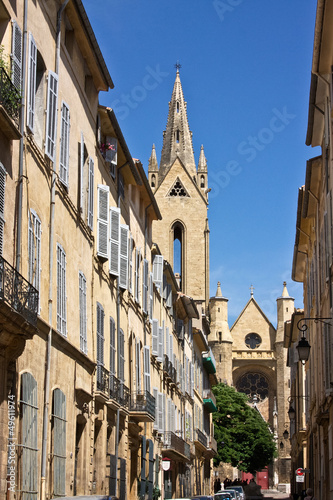 Approaching the Church of Saint-Jean de Malte © cec72