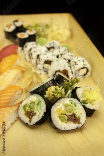 Futomaki Asparagus and Other Sushi Set