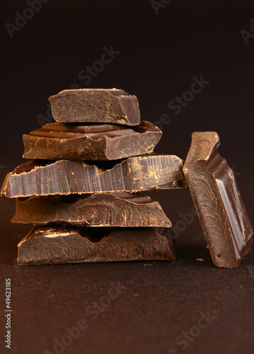 Kawałki czarnej czekolady