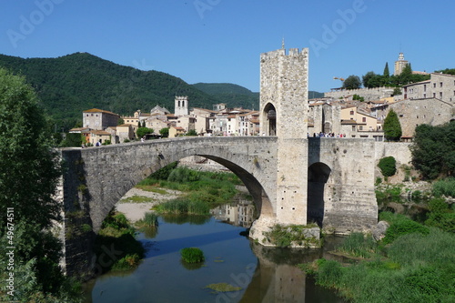 Antike Brücke in Besalu, Katalonien, Spanien