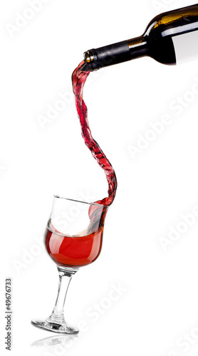 Bilde på lerret red whine pouring into a crystal glass on white background