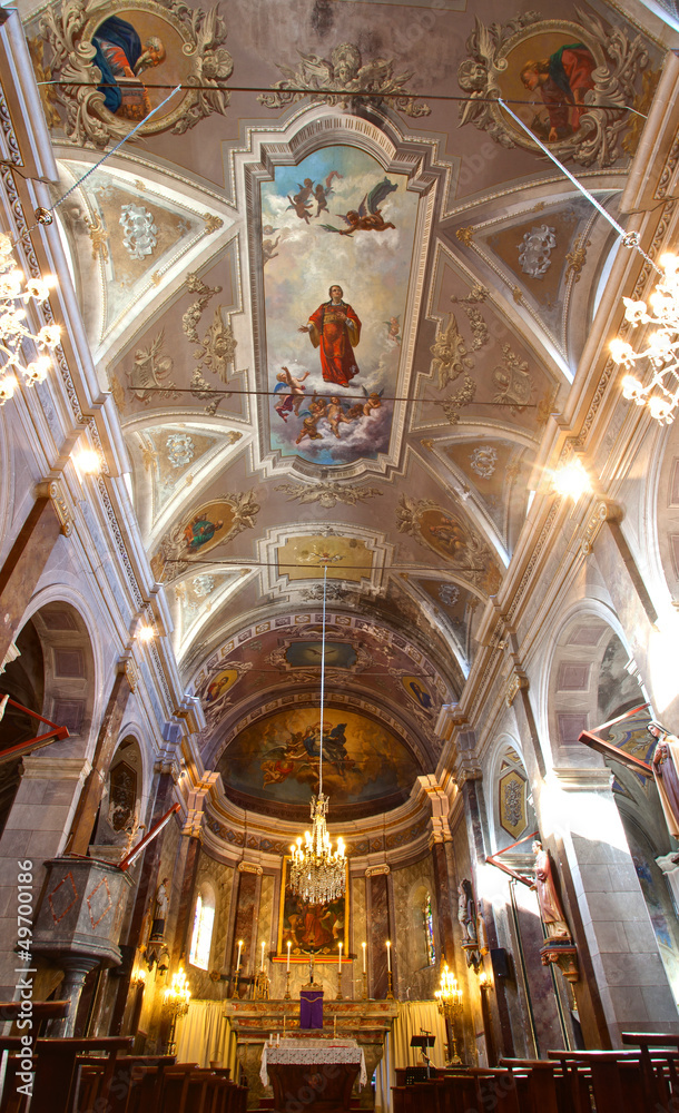 interieur d'eglise corse (eglise de cardo)