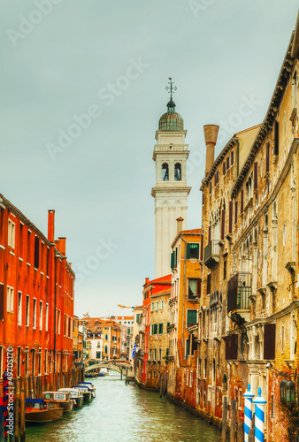 Obraz na płótnie Narrow canal in Venice, Italy w salonie