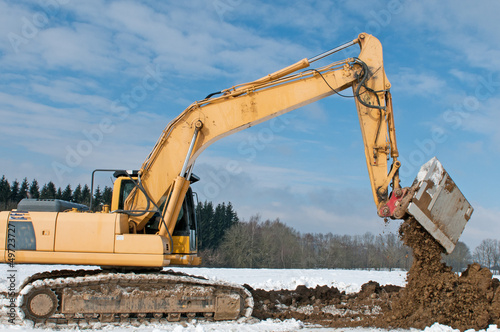 Bagger im Schnee 10