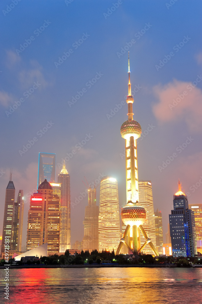 Fototapeta premium Shanghai skyline at night