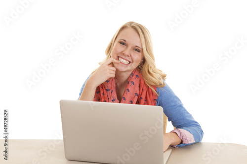 woman scarf laptop smile © Poulsons Photography