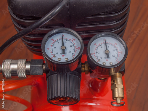 Air compressor manometer photo