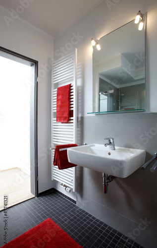 Kleines Badezimmer nach Renovierung
