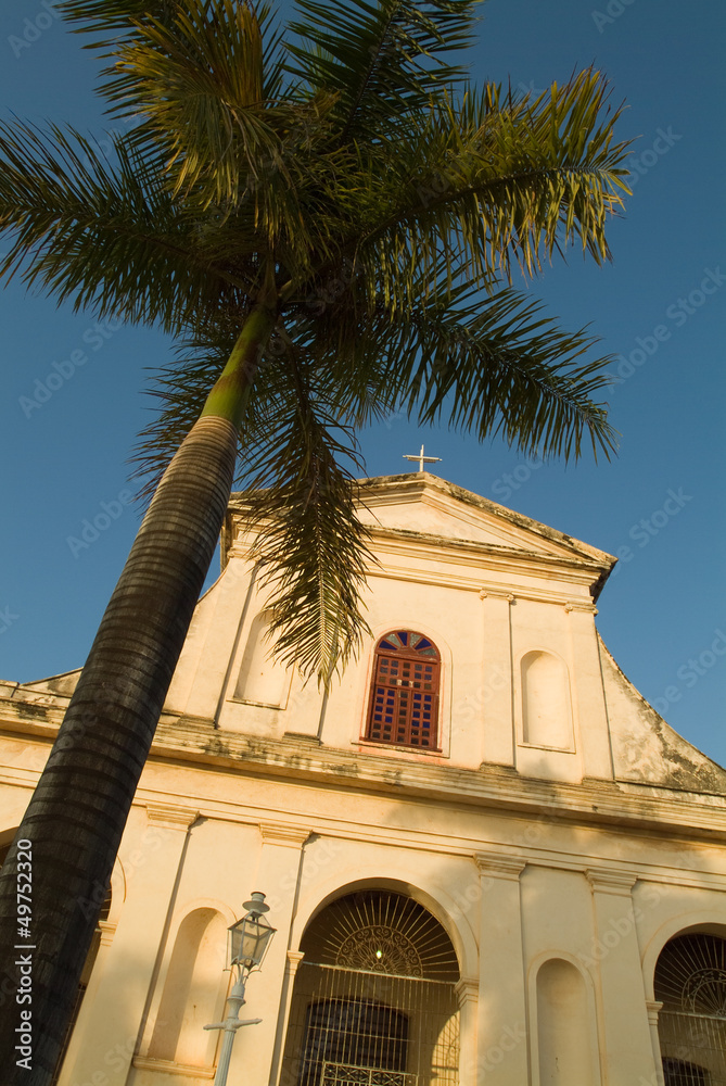 Obraz premium Church and palm tree, Cuba